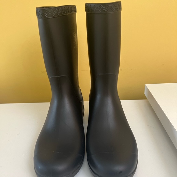 🎉Ugg rain boots - size 6🎉 - Picture 2 of 4